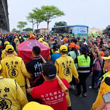 黃魚公車出任務　白沙屯拱天宮進香新亮點。（圖：翻攝白沙屯網路電視台）