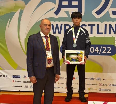 全中運開幕　馬中周楷晸勇奪角力銀牌