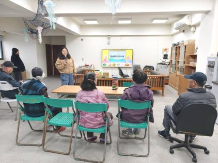 連江縣衛生局社區營養推廣中心辦理「營養都在地中海」巡迴講座，於21日前往北竿，透過互動方式分享均衡飲食與健康觀念，讓鄉親吃得更安心、也更健康。（圖／文：鄭禮頤）