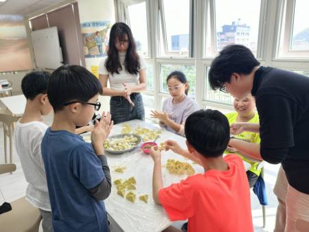 黃金餃飄香　桃連志工攜手孩童傳承馬祖好味道