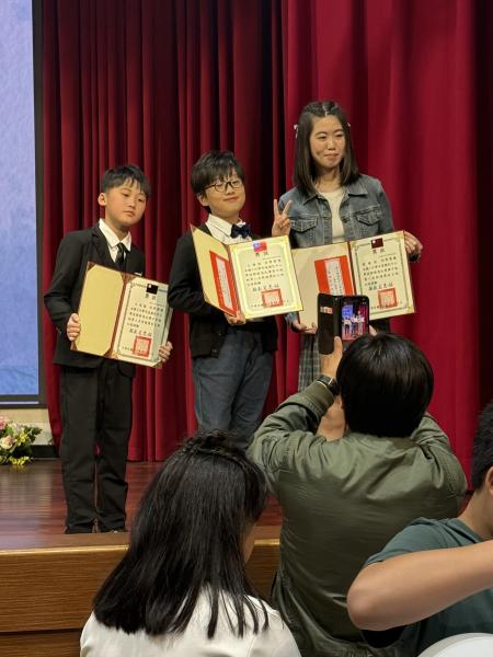 連江校際歌唱比賽　稚嫩美聲閃耀舞台。（圖：王致潔、中正國中小）