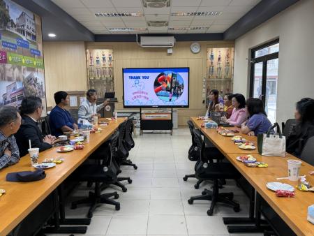 牙醫師公會全聯會前往仁愛國小訪視，實地考察校園潔牙現況並聽取地方需求。（圖／文：王致潔）