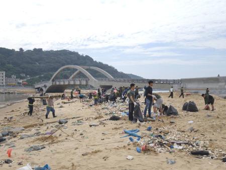 向海致敬　北竿塘后沙灘辦理春季擴大淨灘