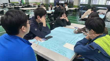 「島嶼之外的英倫科學院」圓夢助力營於木柵高工登場，將遴選15名學生薦送英國參與國際相關課程，協助離島青年拓展國際視野。（圖：木柵高工提供）