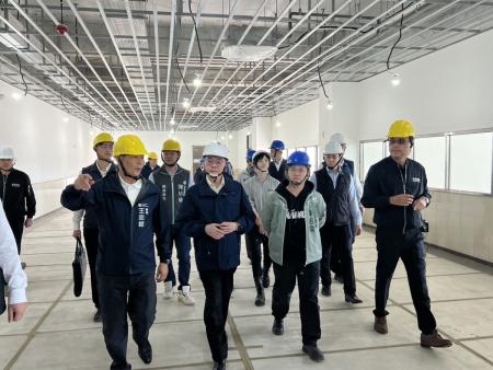 行政院長卓榮泰1日率團隊訪視馬祖酒廠二廠工程進度。（圖／文：馮紹夫）