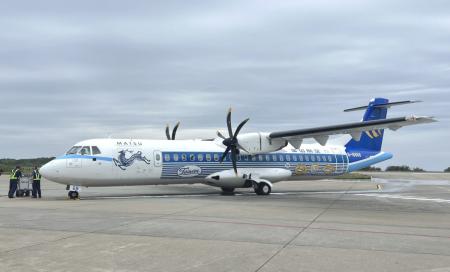 華信航空「高馬航線」4日起每週一、五開航，《馬祖時光機》彩繪機首航抵達馬祖。（圖／文：馮紹夫）