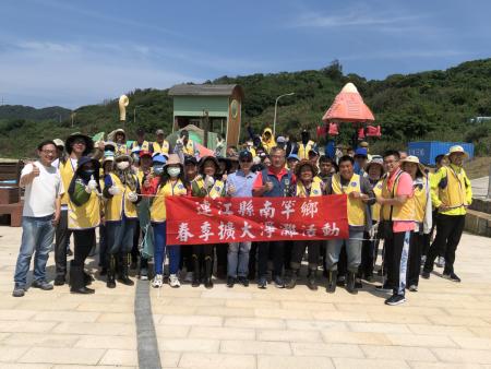 提供遊客賞「淚」環境　南竿鄉公所攜手港務處珠螺淨灘
