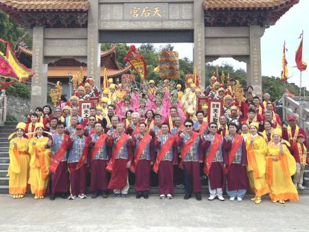 「媽祖在馬祖」系列活動重頭戲媽祖聖誕祭祀大典9日登場，祝壽人潮絡繹不絕，現場熱鬧滾滾。（圖／文：馮紹夫）