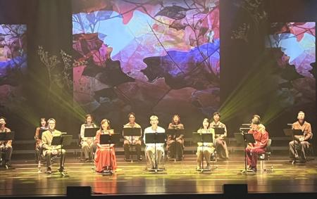 民歌音樂會《微風往事》梅石演藝廳演出，經典民歌喚起民眾回憶，精彩演出獲得觀眾好評。（圖／文：馮紹夫）