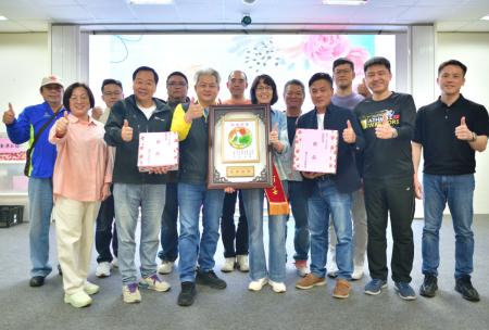 東引感恩餐會溫馨登場　表揚模範母親劉珠嬌