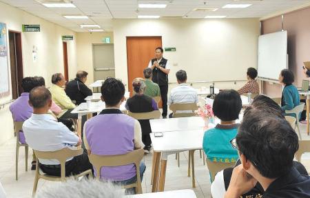 北竿塘岐幸福巷弄長照站13日上午舉辦揭牌儀式，縣長王忠銘與地方民意代表、社區長者及相關單位人員共同到場見證。（圖／文：鄭禮頤）