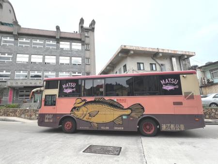 完成應援白沙屯任務　粉紅「黃魚公車」暫留南竿