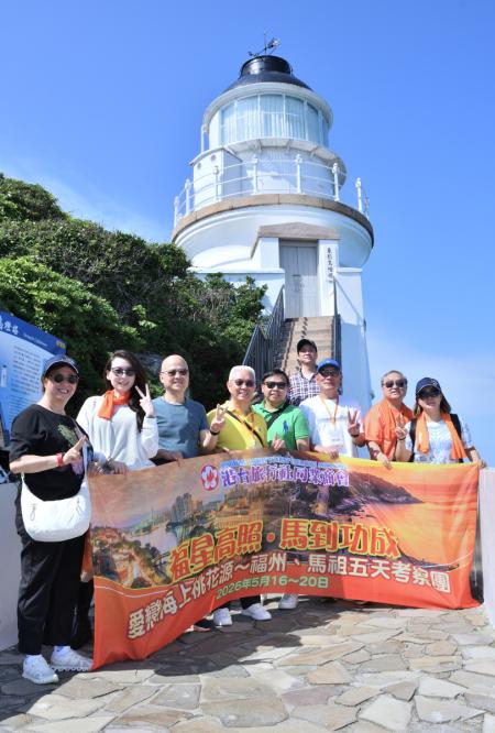 來自香港的港台旅行社同業商會成員參訪東引，對戰地文化與自然景觀留下深刻印象。（圖／文：陳其敏）