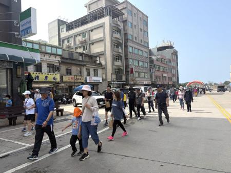 「運動i台灣2.0計畫」健行活動－南竿場，23日上午在介壽白馬王公園集合出發，鄉親一起走出健康。（圖／文：王致潔）