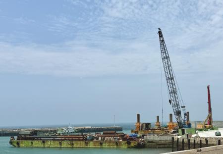 東莒猛澳碼頭新建工程啟動　大型機具進場