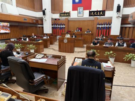 縣議會議案審查　縣府28案及人民請願案3案　二讀通過