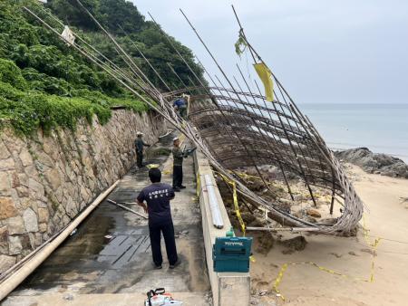 不敵強風倒塌　藝術島《簍光．竹影》功成身退