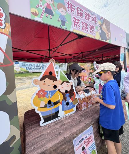 響應世界無菸日，衛生局舉辦闖關活動闔家同歡。（圖／文：鄭綿綿）