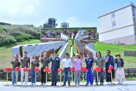 《擎鎮北疆》揭幕　東引首座公共藝術地標亮相