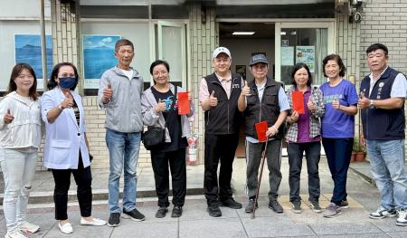 提前送上佳節祝福　 陳明傑東莒發放慰問金