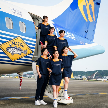 華信航空發表全新活力裝　丈青藍搭配橘黃展現年輕新視覺