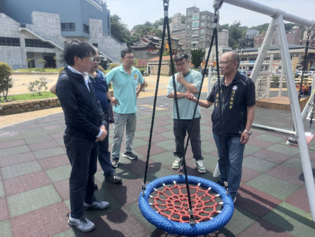 白馬王公園遊具損壞　曹以標會勘要求全面總體檢