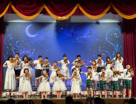 中正國中小同學們在台上賣力演出，呈現精彩多元的表演節目。（圖／文：鄭綿綿）