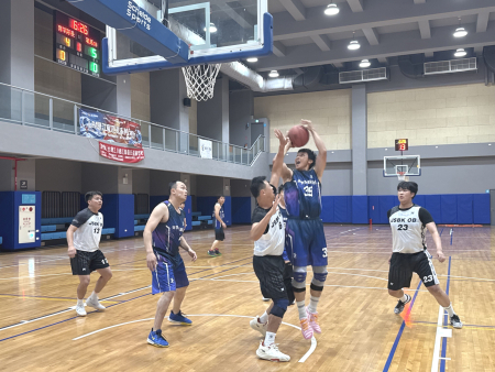 「假日盃籃賽」三強出爐　「24俱樂部」全勝戰績晉級