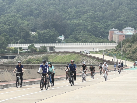 響應世界自行車日，連江縣體育會自由車委員會舉辦大型騎遊活動。（圖／文：馮紹夫）