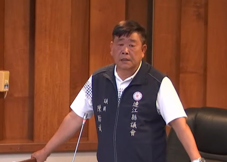 陳貽斌質詢莒光交通改善，爭取汰換中型巴士