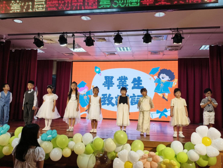 塘岐國小舉辦第71屆國小暨第30屆幼兒園畢業典禮，17位畢業生在師長、家長及來賓祝福下完成畢業儀式，帶著夢想與期待迎向新的學習旅程。（圖／文：鄭禮頤）