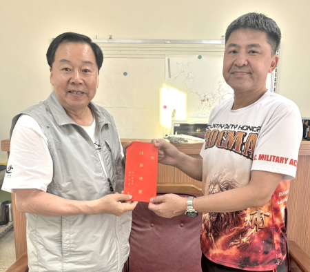 議長張永江致贈東引指揮部端節加菜金