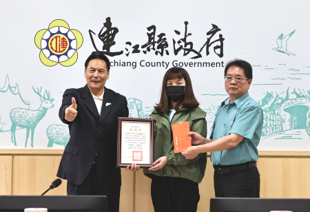 機警阻詐保住50萬元　縣長嘉勉馬祖郵局江靚柔
