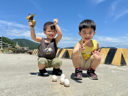 挑戰「立蛋」、「汲取午時水」　傳統習俗寓教於樂