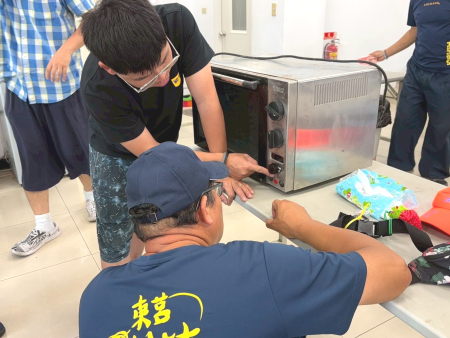小家電維修最終站前進莒光　鄉親送修踴躍