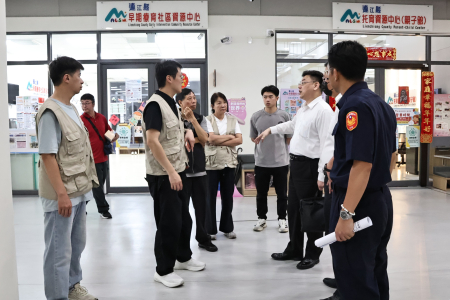 全動署上校副處長蘇茂嘉等人蒞馬召開城鎮韌性（防空）演習先期輔訪會議並實地走訪，藉由現地會勘協助地方完善防空應變機制。（圖／文：王致潔）