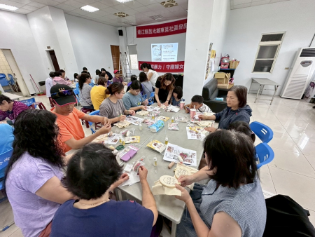 東莒社協戳戳繡鑰匙圈DIY暨兒童安全宣導　鄉親熱情參與