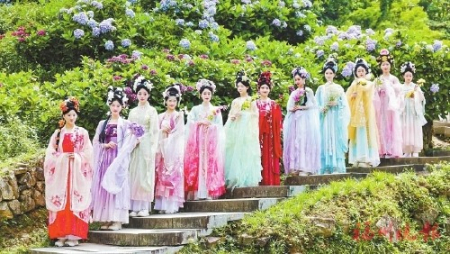 十二花神巡遊鼓嶺花溪穀。