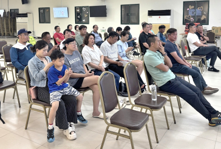 連江縣政府6日晚間舉辦「東引西段社會住宅統包工程」第一次規劃說明暨交流會，向地方說明設計理念及工程規劃，並廣納鄉親意見。（圖︰產發處、鄉公所）