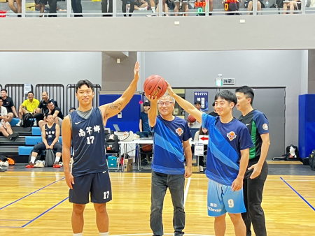 南竿鄉長盃籃球邀請賽熱血激戰。（圖：馮紹夫、鄭綿綿）