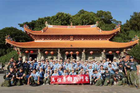 學員於馬港天后宮前合影。