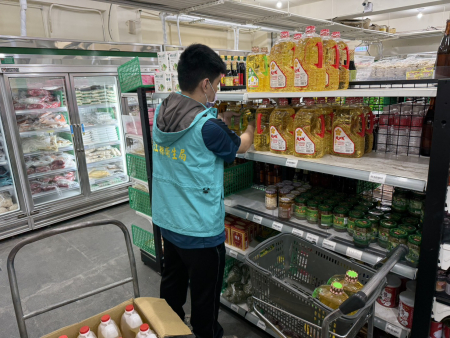 連江縣衛生局持續中聯油脂案，共查核40家次、下架288件油品。（圖：衛生局）