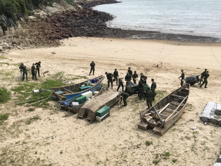 馬港沙灘災後復原　多單位協力清除漂流物