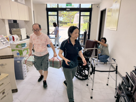 在各單位通力合作下，東莒衛生所預計今（19）日完成搬遷至新衛生所。（圖／文：蔡夢玲）