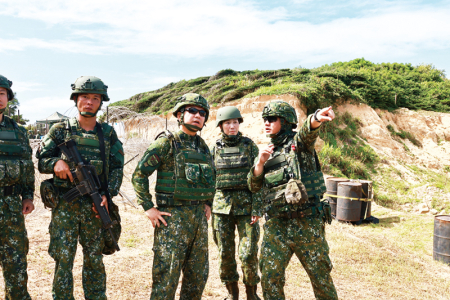 指揮官視導實爆操演。