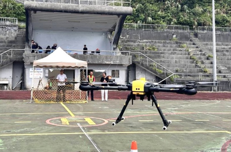 消防局推動「人人皆飛手」，9人無人機術科測驗全數過關。（圖：連江縣消防局）