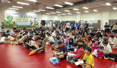 產發處能源教育推廣暨能源知識競賽，上百民眾踴躍參賽。（圖／文：馮紹夫）