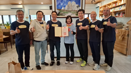 深耕東引教育33載　陳翠玲榮退　縣長致贈感謝狀