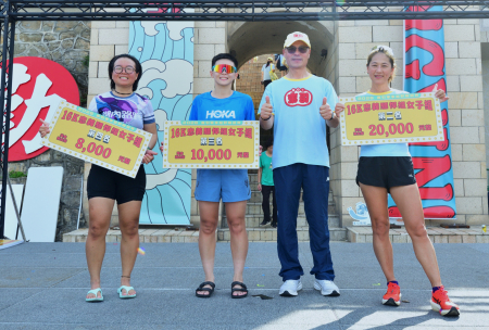 （上圖）16K忠義驃悍組男子組第一名趙宥瑞、第二名何盡平、第三名程中洲；（下圖）女子組第一名楊喬筑、第二名劉素雅、第三名林婷妤。（圖／文：陳其敏）