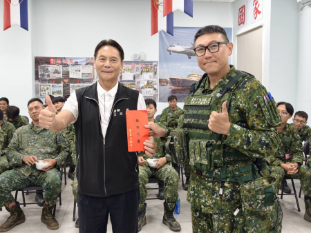 縣長王忠銘前往北竿慰問教召人員